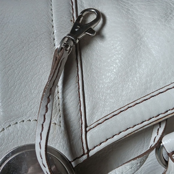 Michael Kors Creamy White Shoulder Bag with Silver Hardware. Preloved - Picture 8 of 9